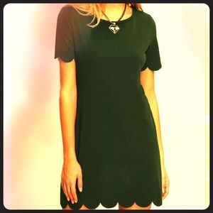 💟Green shift dress with scalloped hem and sleeves